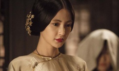 美女露出尿口