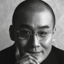 美女露出尿口